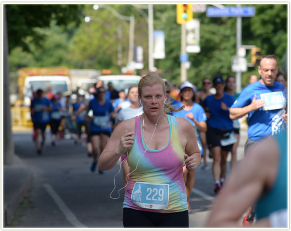 The sad thing with this shot? I remember the photographer and I was like “ohhhh yessss I’ll smile and wave for this one!”. But this is the shot he got… (photo credit to Andrew Paterson)